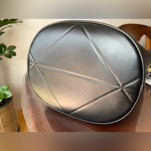 PRADA LOGO PLAQUE BUCKET BAG IN BLACK 1BE048 - Picture 9 of 16